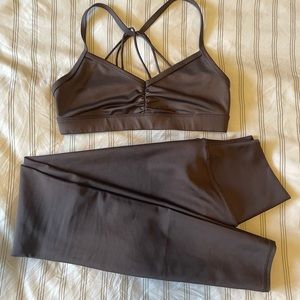alo yoga womens matching set, size 6/M, dark grey-ish purple.